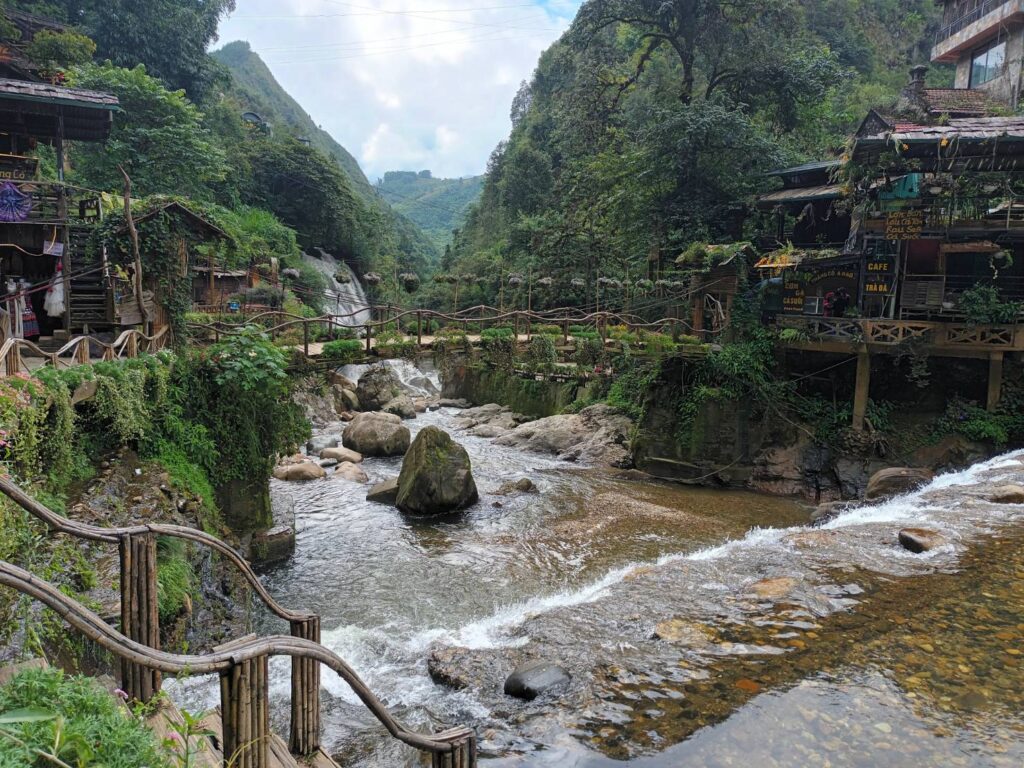 น้ำตกที่สวยทีสุดในซาปา